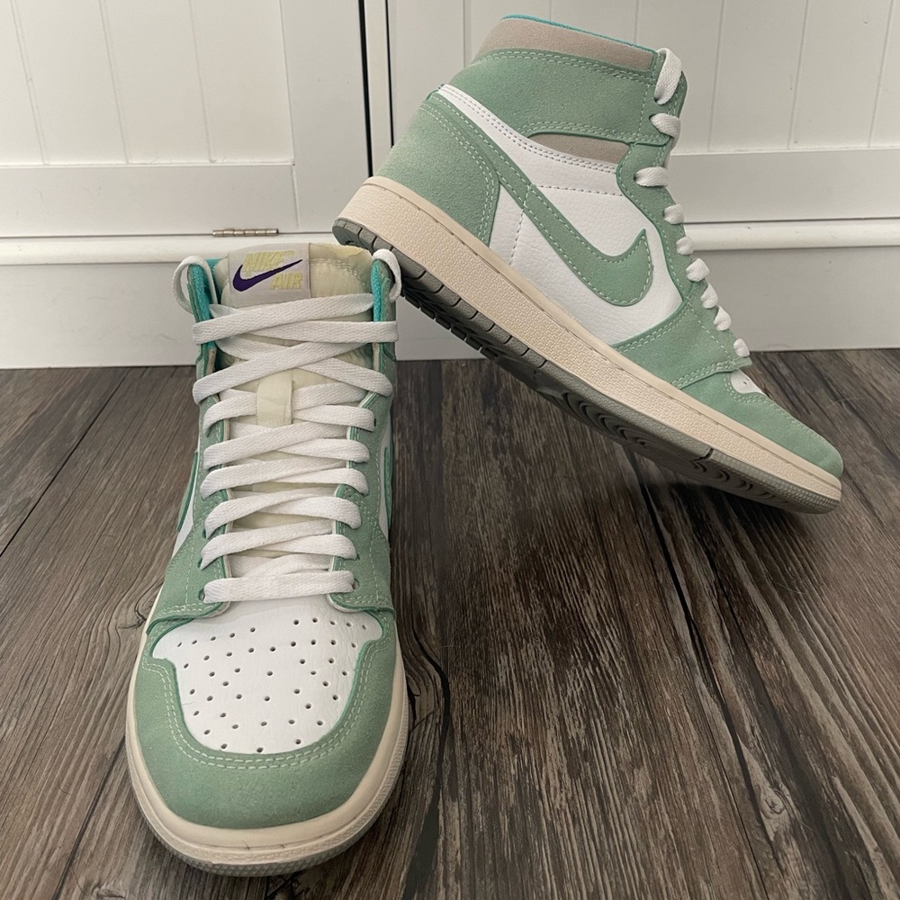 Rare Nike Air Jordan 1 Retro High OG “Turbo Green” Size 7 Men/8.5 Women - Picture 9 of 16